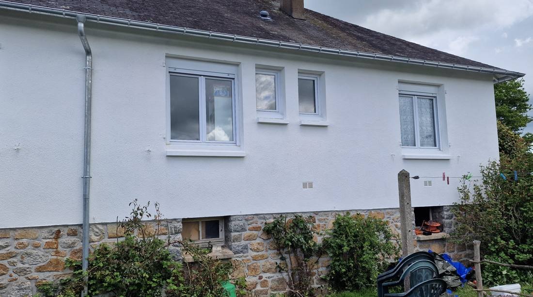 Façade enduite d'une maison, après travaux