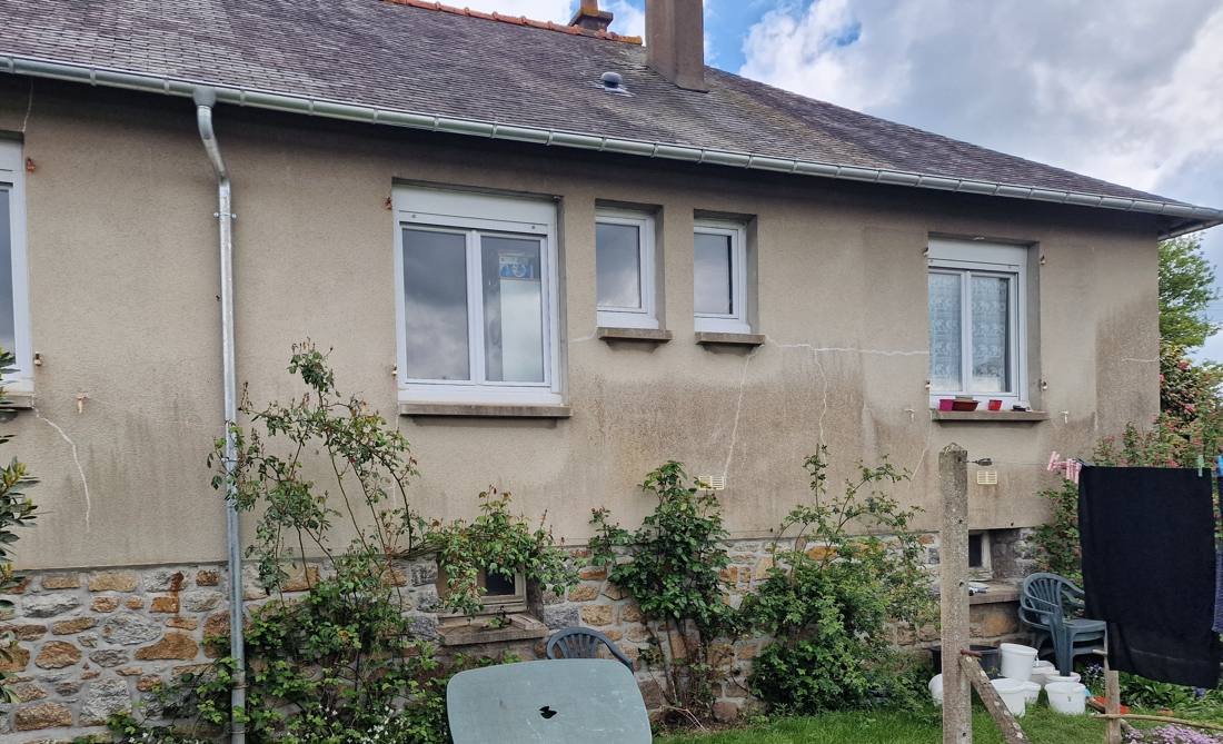 Façade enduite d'une maison, avant travaux